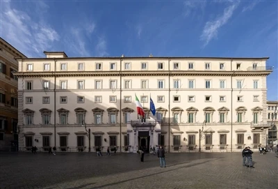 Italiya Pugliada 710 MVt quyosh energiyasidan tozaladi, mintaqaviy PV qoidala...